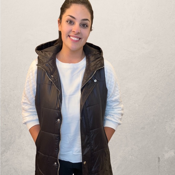 Welcome to my Hive! Meet the owner of Brina Bee Boutique - Picture 2 of 2